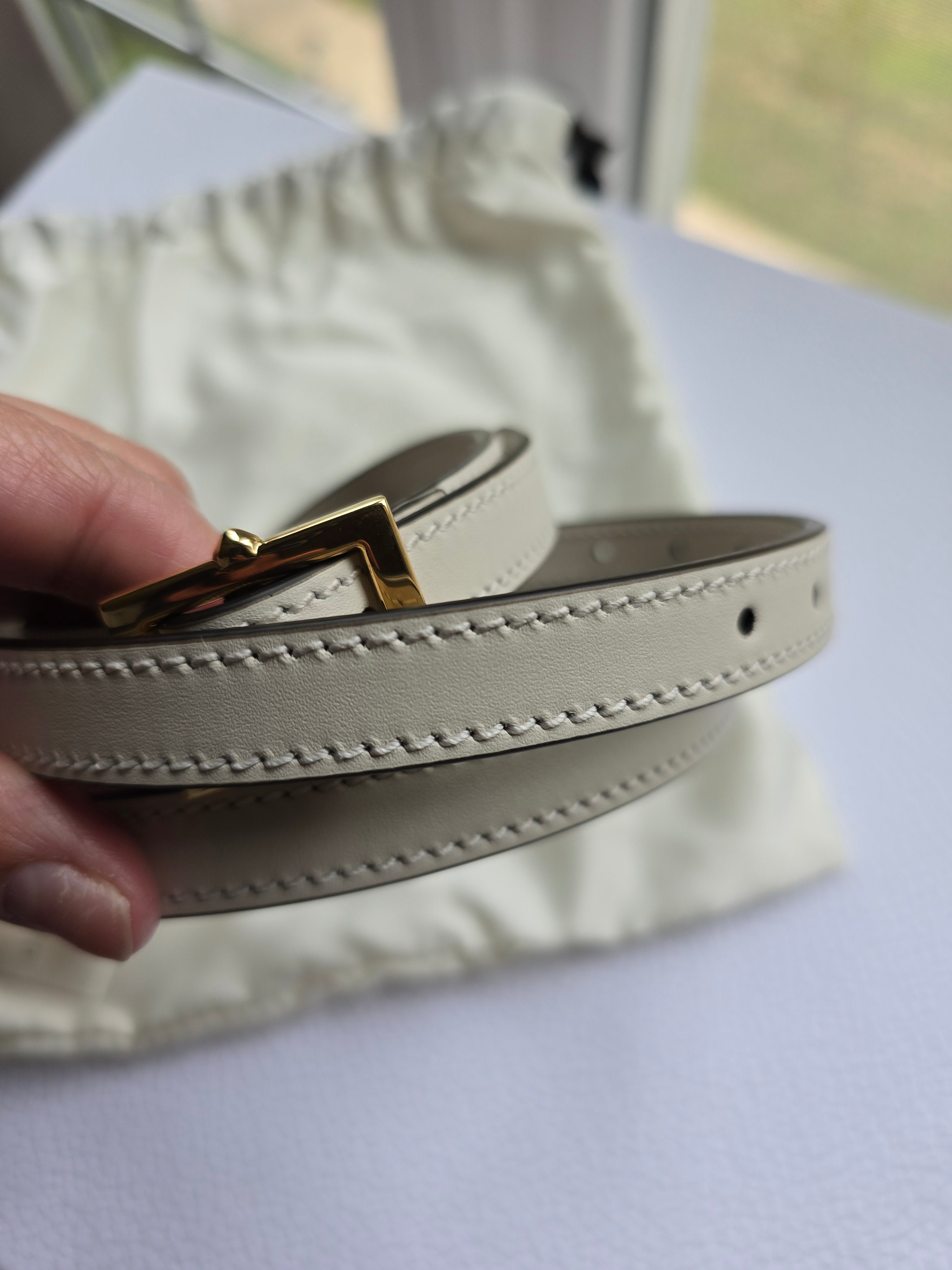 Authentic Gucci White Leather Crossbody/Shoulder Strap and Gold Hardware