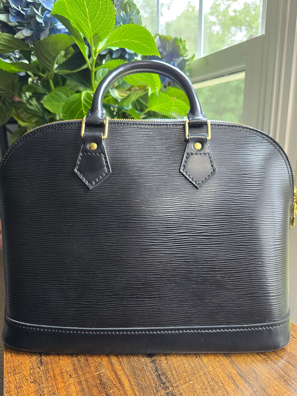Authentic Louis Vuitton Black Epi Leather Alma PM (2008)