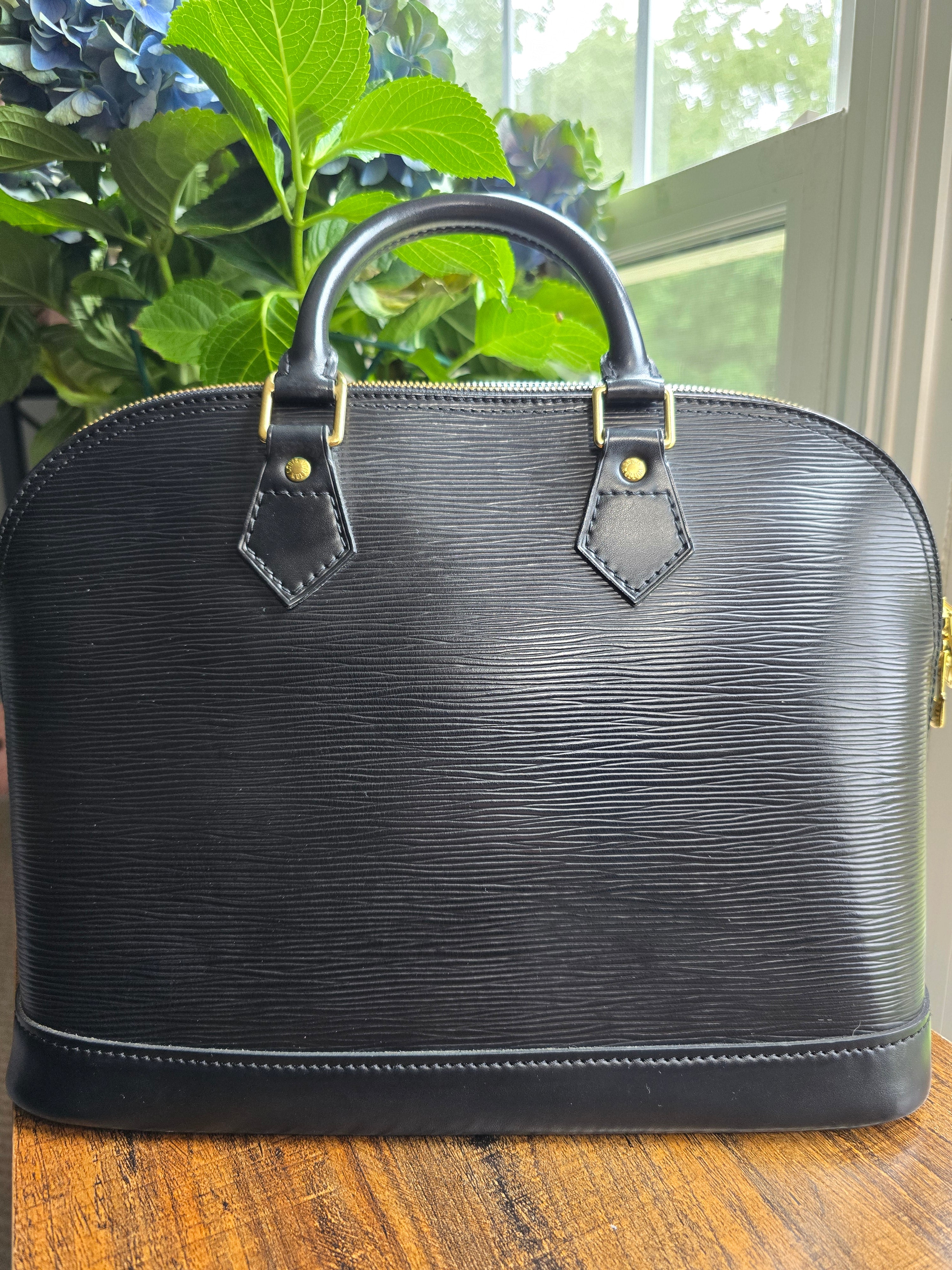 Authentic Louis Vuitton Black Epi Leather Alma PM (2008)