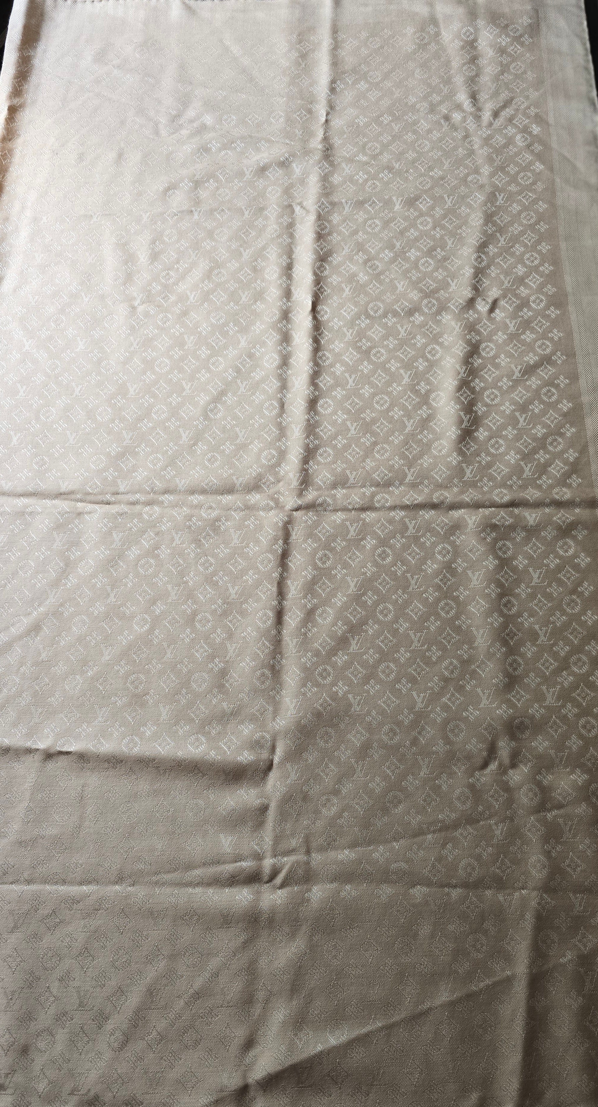 Authentic Louis Vuitton Evermore Shawl in the shade "Latte"