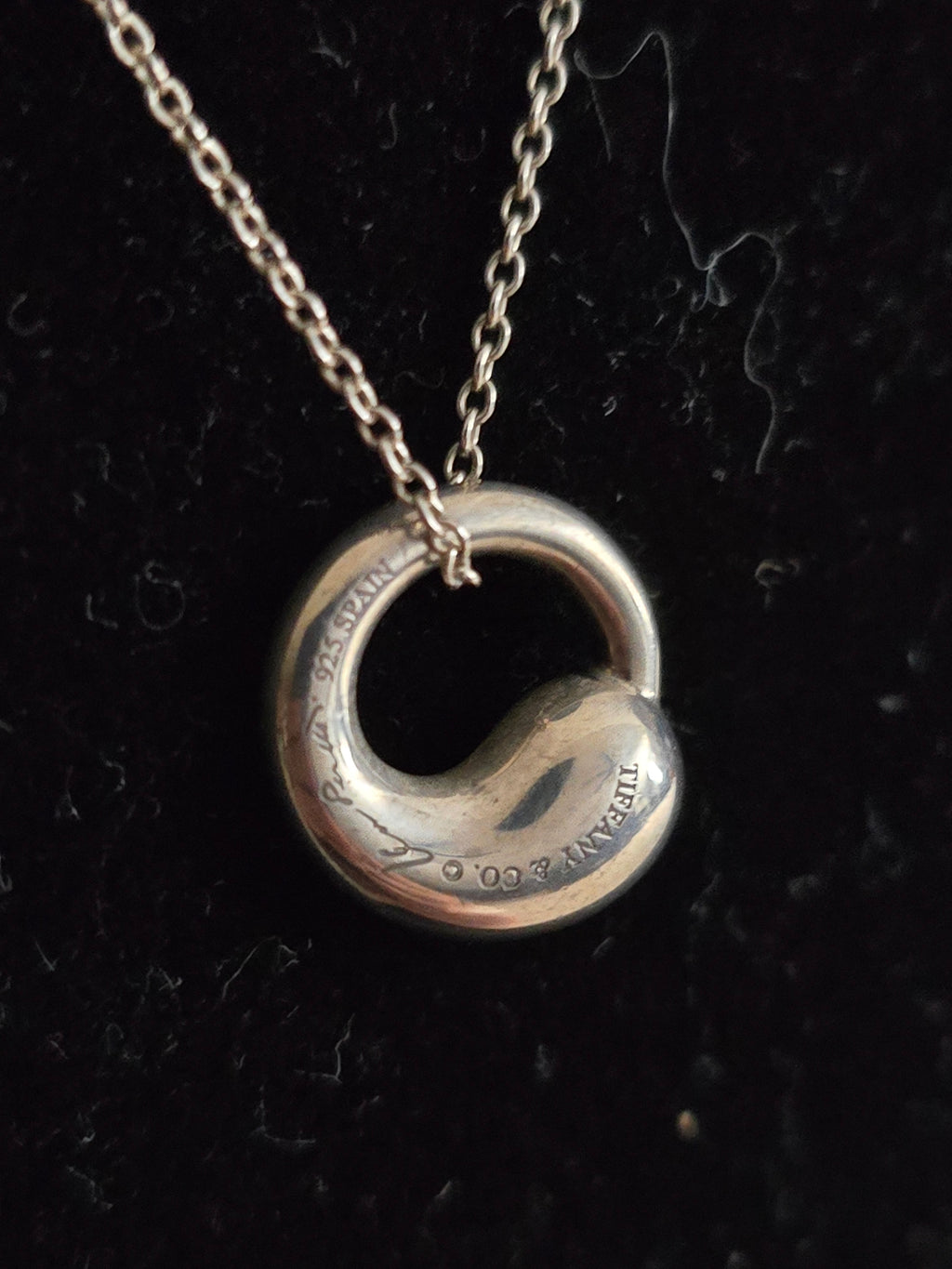 Authentic Tiffany & Co. Elsa Peretti Sterling Silver Eternal Circle Pendant Necklace