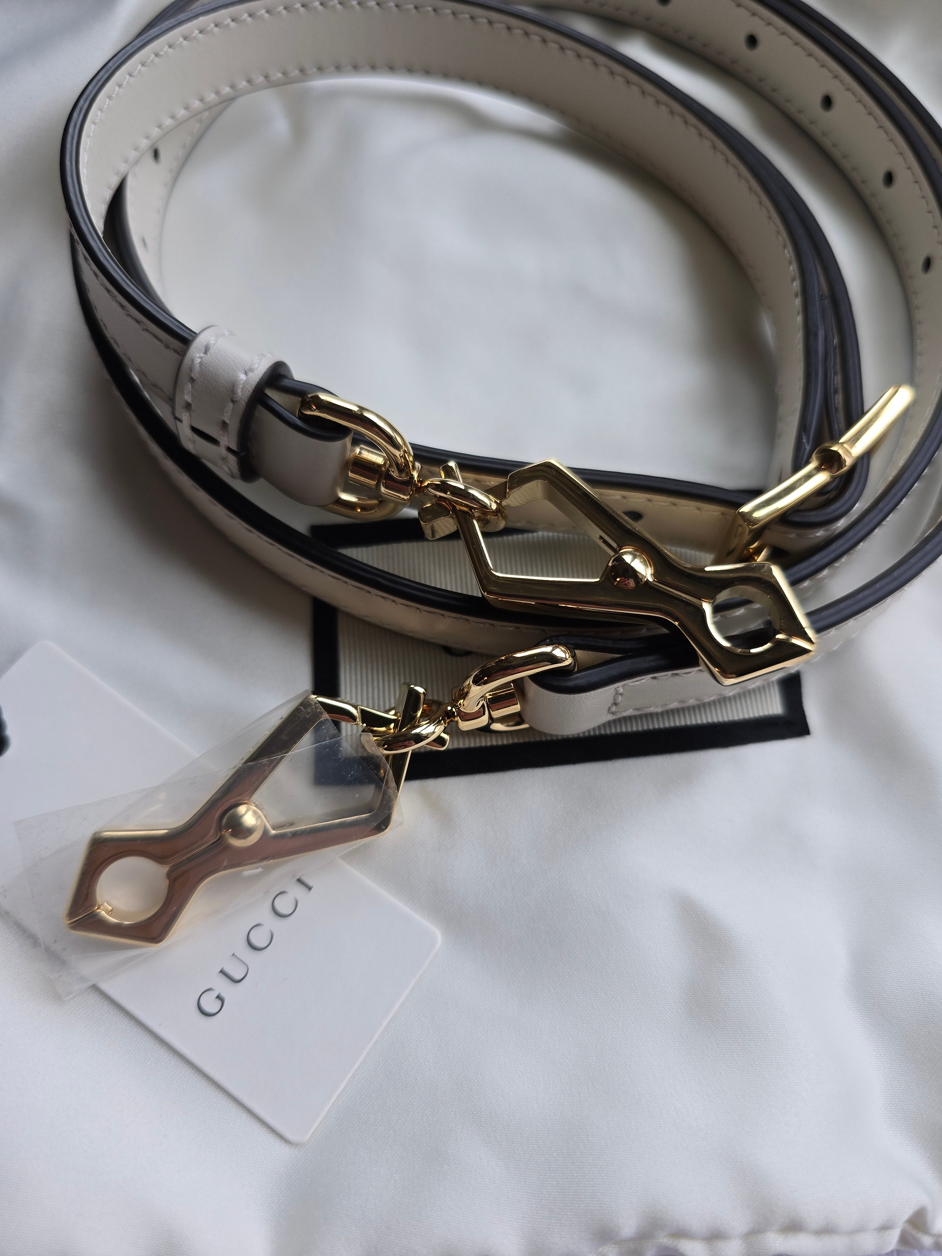 Authentic Gucci White Leather Crossbody/Shoulder Strap and Gold Hardware