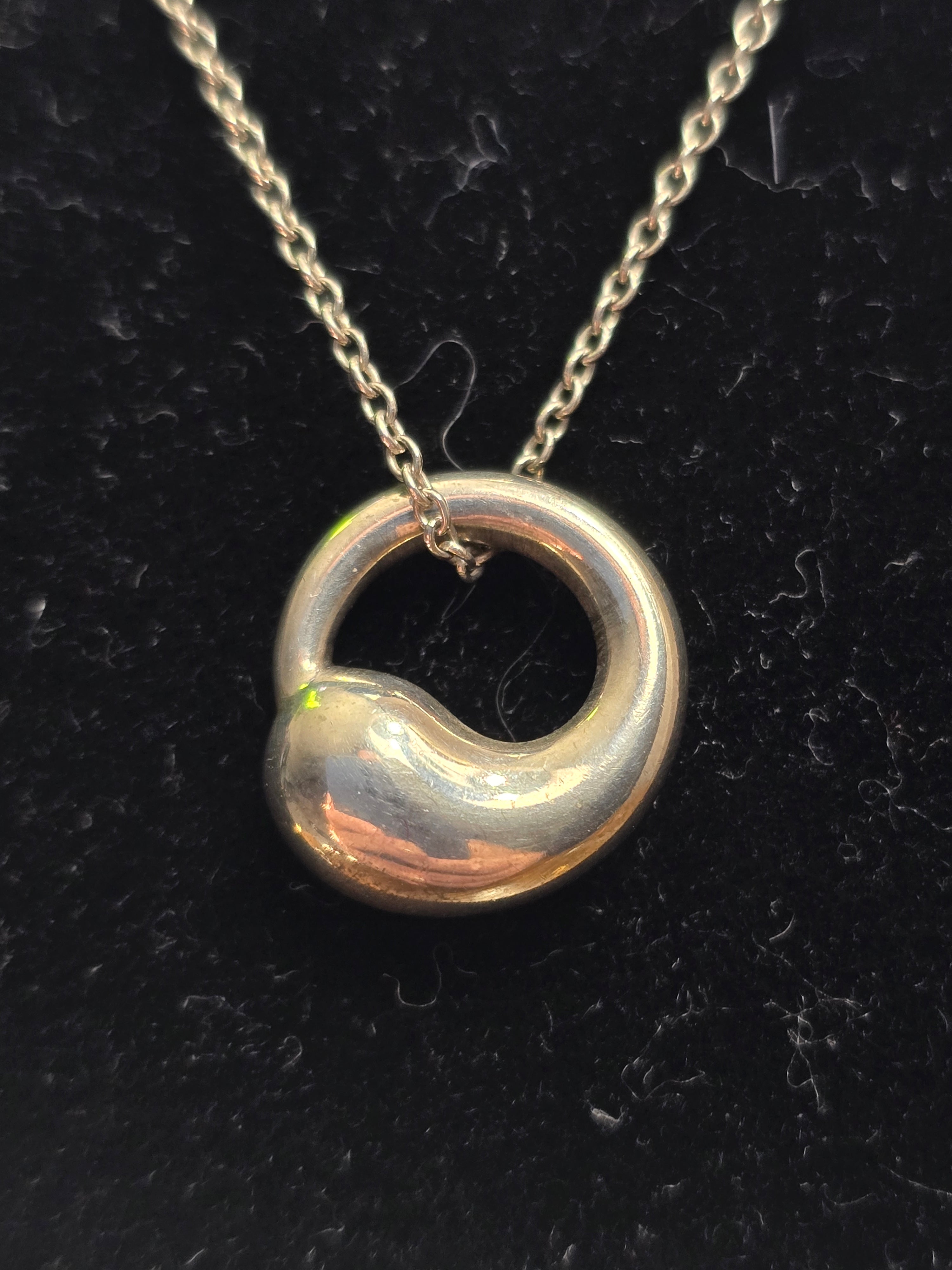 Authentic Tiffany & Co. Elsa Peretti Sterling Silver Eternal Circle Pendant Necklace